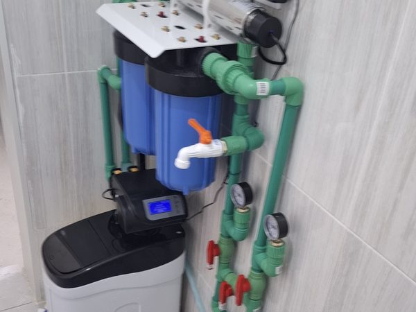 Instalación Aquapur — sistema purificador para 2 baños